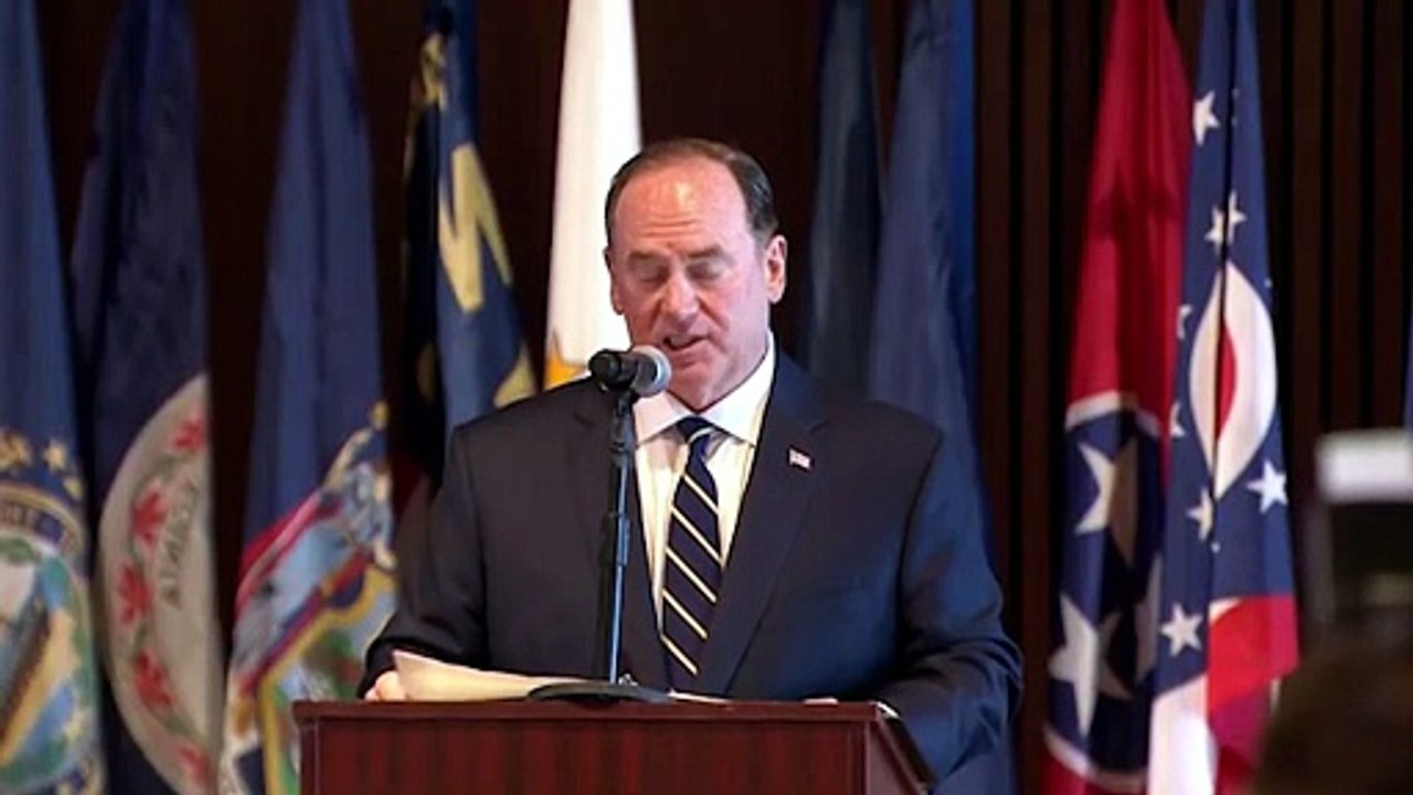 El secretario de la Marina de EEUU abandona su cargo en pleno bloqueo del estrecho de Ormuz