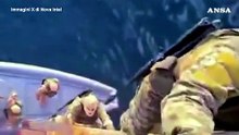Iran, il sequestro di due navi a Hormuz in un video dei pasdaran