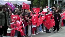 Diyarbakır’da 23 Nisan halay ve şarkılarla kutlandı