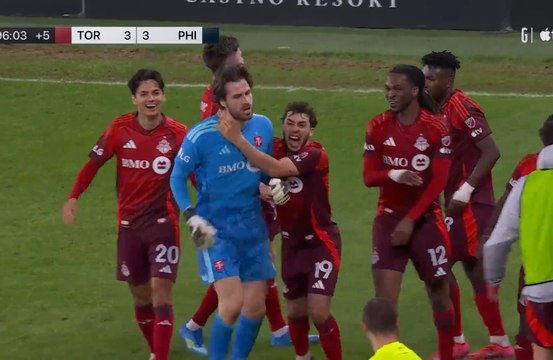 Segna come Van Persie, ma è un portiere! Il Toronto pareggia così allo scadere