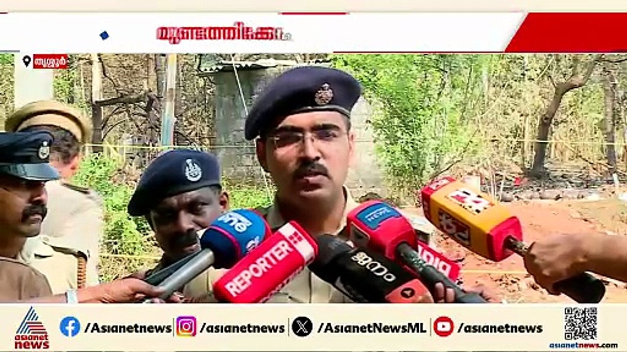 മുണ്ടത്തിക്കോട് വെടിക്കെട്ട് പുരയ്ക്ക് ചുറ്റും...