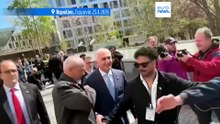 Βερολίνο: Έλουσαν με τοματοχυμό τον Ρεζά Παχλαβί, εξόριστο γιο του σάχη του Ιράν