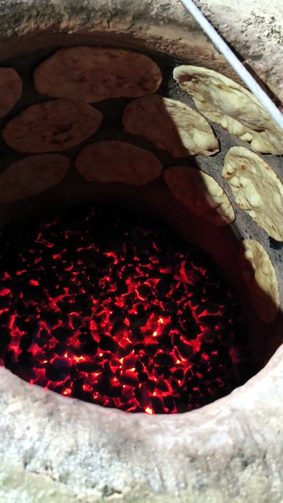 Dhabe Ke Tandoor Mein Roti Kaise Senki Jati Hai | Live Desi Cooking Experience