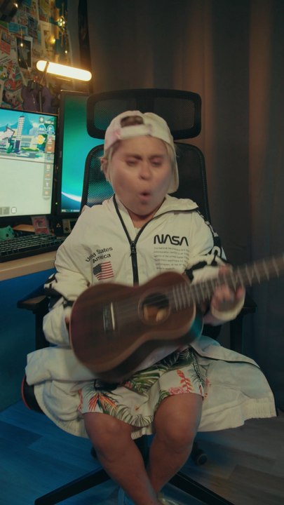 Une guitare pour les nains ???