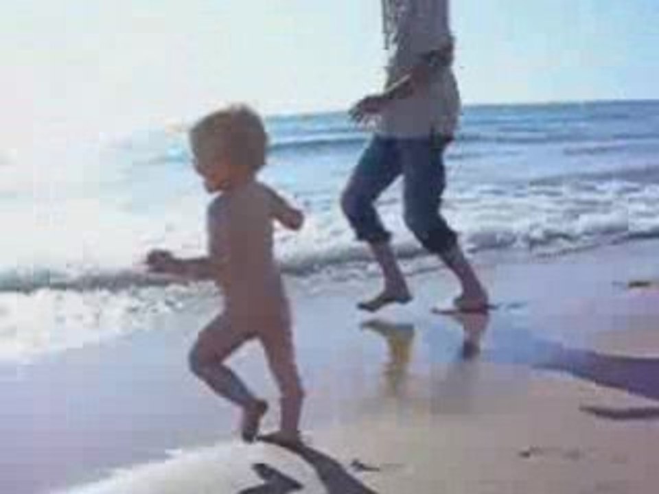 08/06/2008 -premier bain ds la mer pour Martin avec son papa