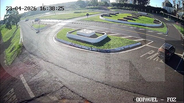 Câmera registra acidente entre dois veículos na BR-277, em Santa Tereza do Oeste