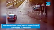Impactante choque en La Plata un auto se incrustó en un edificio en diagonal 79