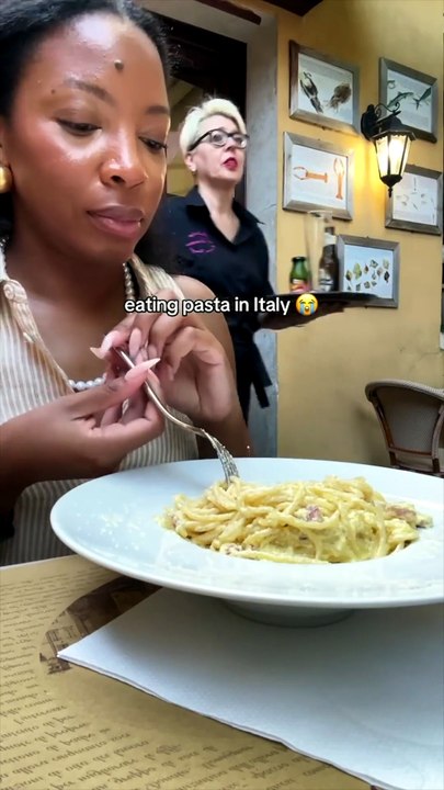 DO NOT cut SPAGHETTI in ITALY