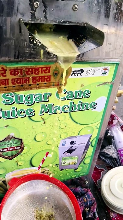 गन्ने का जूस कैसे बनता है | Sugarcane Juice Machine Process | Street Food India 🥤