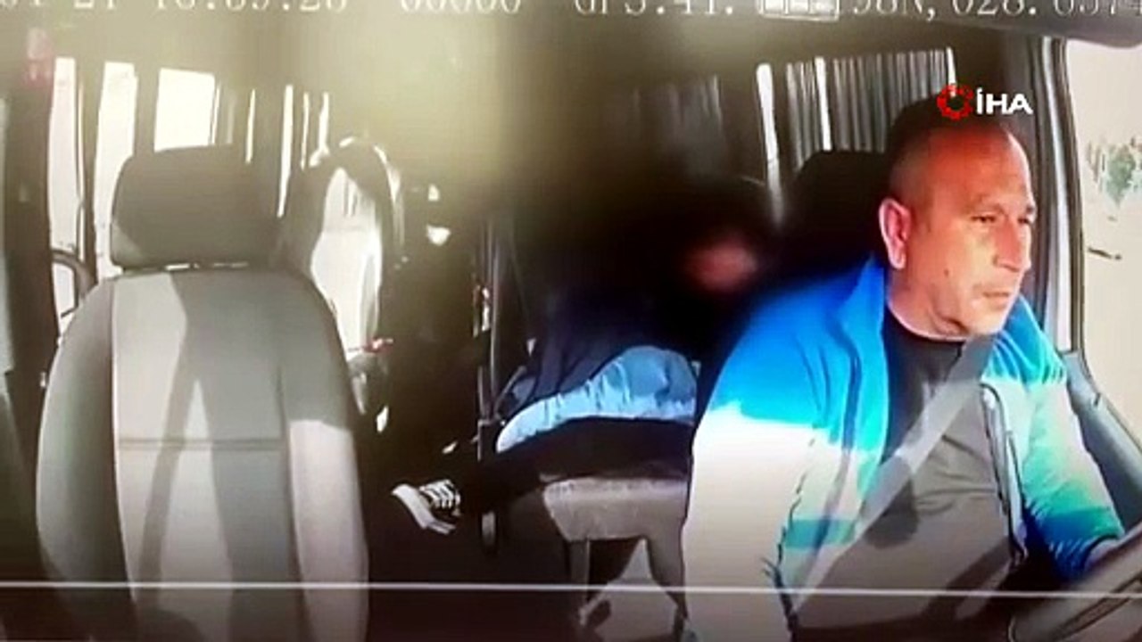 Okul servisi ile kamyonet kafa kafaya böyle çarpıştı: Uyuyan öğrenci savrularak koridora düştü