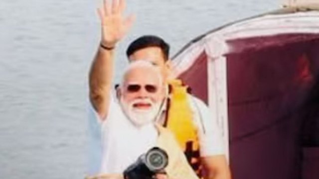 PM Modi Hugli River Boating: हाथ में कैमरा, हुगली नदी में बोटिंग… पीएम मोदी का ये वीडियो वायरल