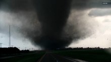 Un impresionante tornado arrasa Oklahoma