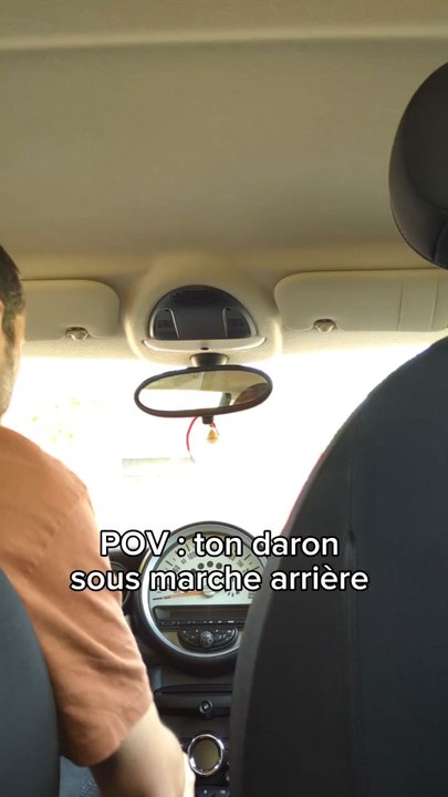 POV : ton daron sous marche arrière (suppléments bruits de cinquantenaires + regards malsains + Céline Dion).