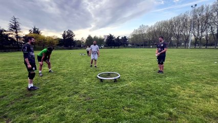 Dans les parcs et les gymnases, 2V2, une balle, des potes et un filet pos&eacute; au sol... le "roundnet" prend le rebond &agrave; Saint-&Eacute;tienne