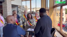 Jimmy Ababio fait découvrir la Paix Dieu à Monsieur l'ambassadeur du Ghana.