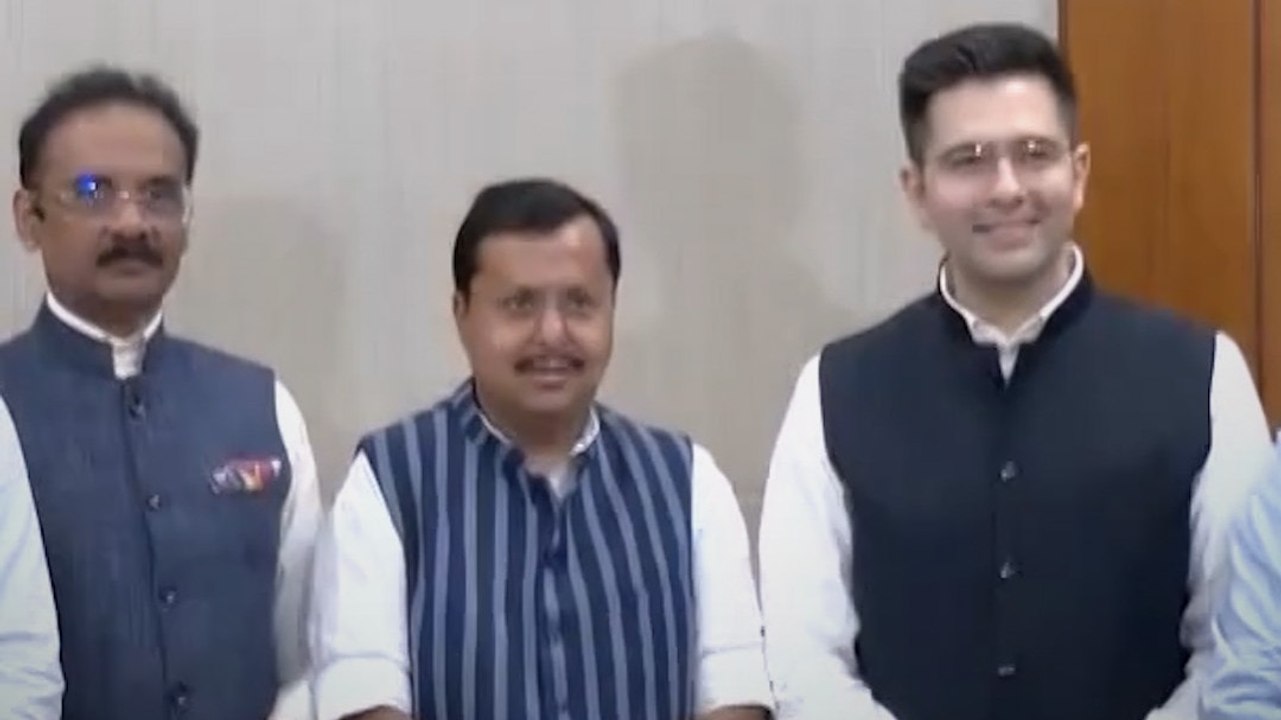 राघव चड्ढा ने छोड़ी 'आप', 7 राज्यसभा सांसदों के साथ BJP में हुए शामिल!