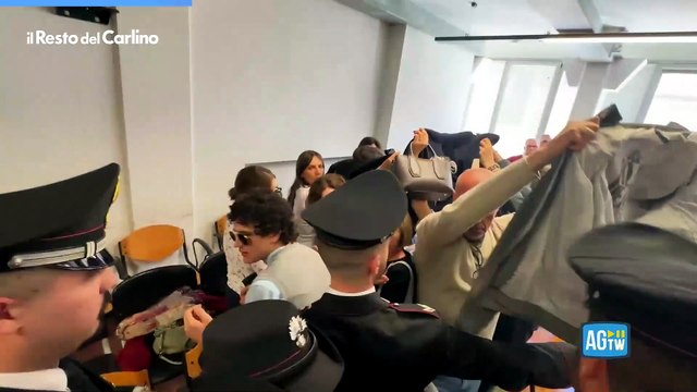 Sentenza di Chiara Petrolini: i video delle reazioni alla condanna
