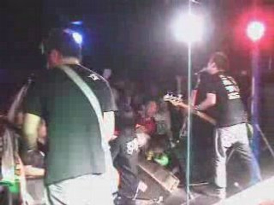 横浜暴動 FUCK YOU HEROES vs STOMPIN' BIRD