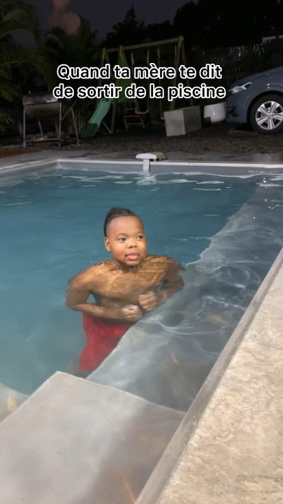 Quand ta mère te dit de sortir de la piscine 😂