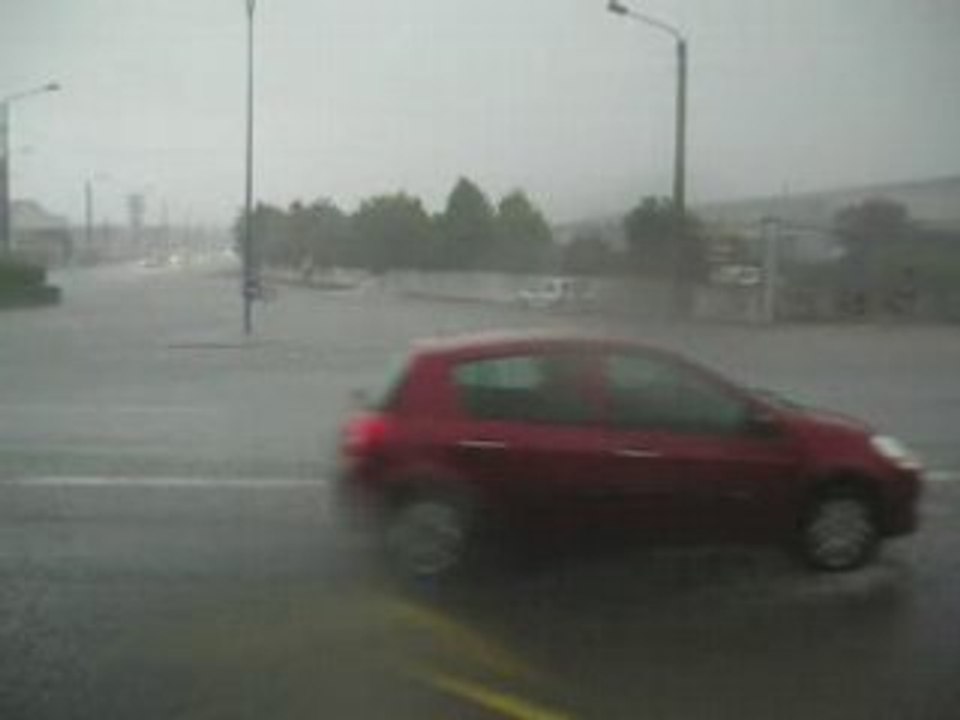 Orage de grêle et pluie battante à Dijon ce 180/06/2008