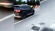 Otoyolda korkunç kaza! Bir otomobil kağıt gibi ikiye bölünüp metal yığınına döndü
