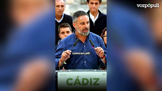 Abascal llama a Sánchez mier** de presidente del Gobierno y los asistentes comienzan a cantar: Pedro Sánchez hijo de...