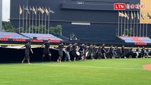 中職》千公斤WBC級天幕帳出動 為台中洲際球場撐起不落雨的天空