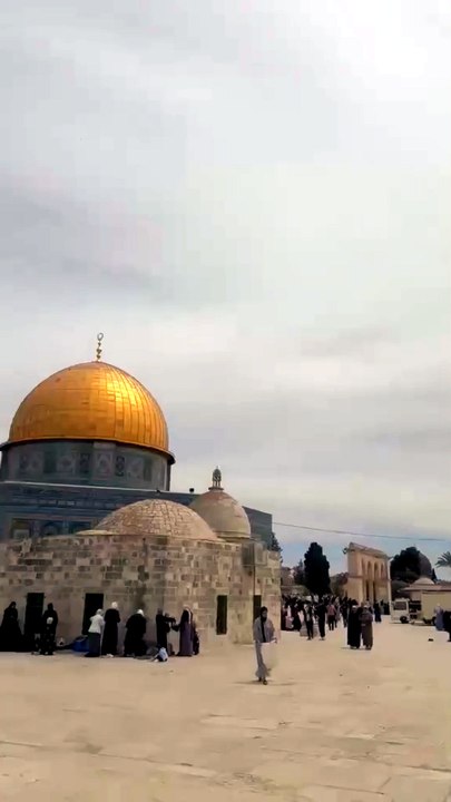 A strange view of the sky open above Al-Aqsa Mosque if you get the video, put a like. #reels #alaqsamosque