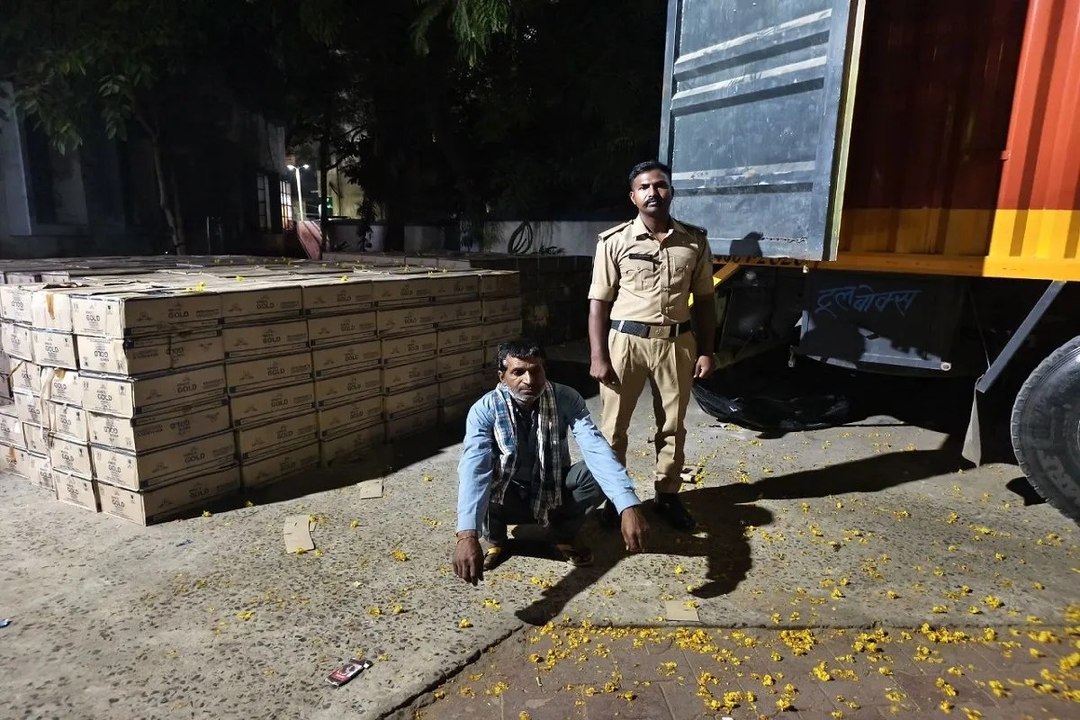 Video News: मतदान से पूर्व अहमदाबाद पुलिस ने जब्त की 67 लाख विदेशी शराब