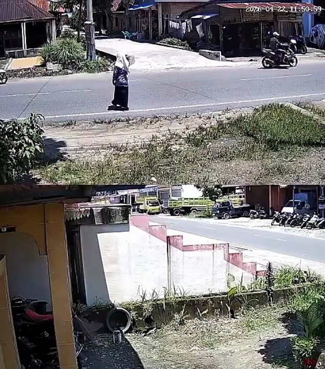 Elle traverse devant un minibus et fait chuter 4 personnes