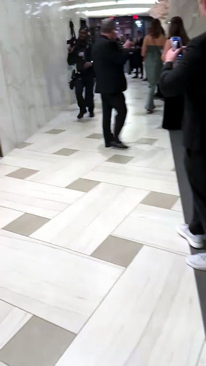 Policías corren por los pasillos del Washington Hilton