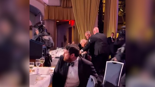 Programda art arda silah sesleri! Trump salondan apar topar çıkarıldı