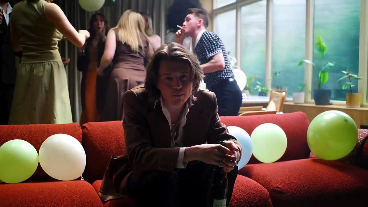 Isaac Stuart - Champagne (Official Music Video)