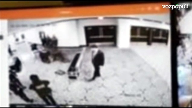 El momento en el que detienen al tirador