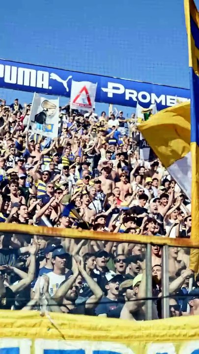Il Parma festeggia la salvezza al Tardini: che festa con i tifosi