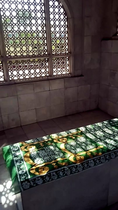 Hafeaz jalandahri tomb