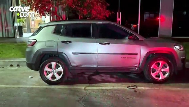 Motorista perde controle e atinge veículos estacionados em frente à base da Transitar em Cascavel