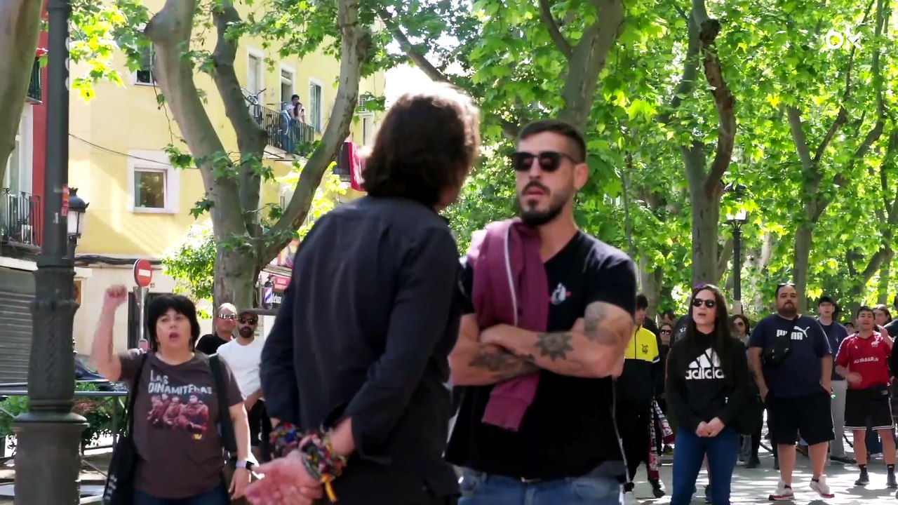 Matones bukaneros boicotean bajo amenazas un acto de Vox en Vallecas: "¡Fuera de nuestro barrio!”