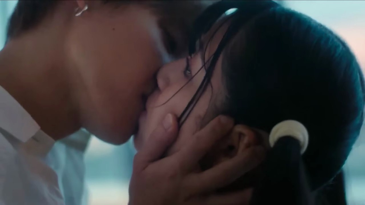 He Was Every Girl’s CRUSH at SCHOOL—But He Still CHOSE a SHY Girl Whom Everyone IGNORED