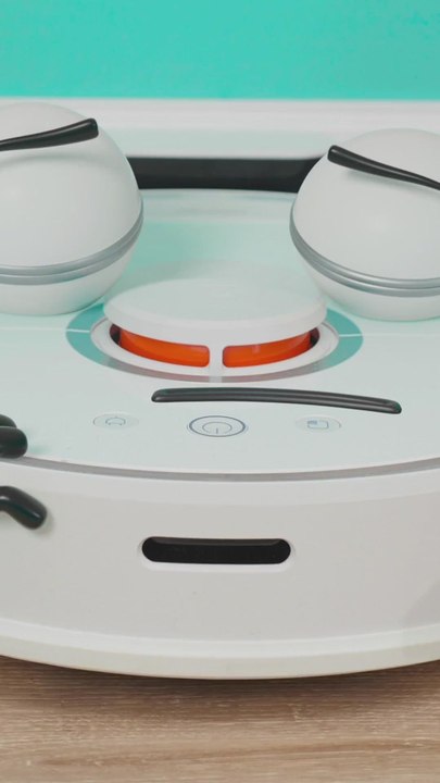 Daily struggles of a poor robot vacuum! 😂🤖🌀 #funanimation #vacuumfails