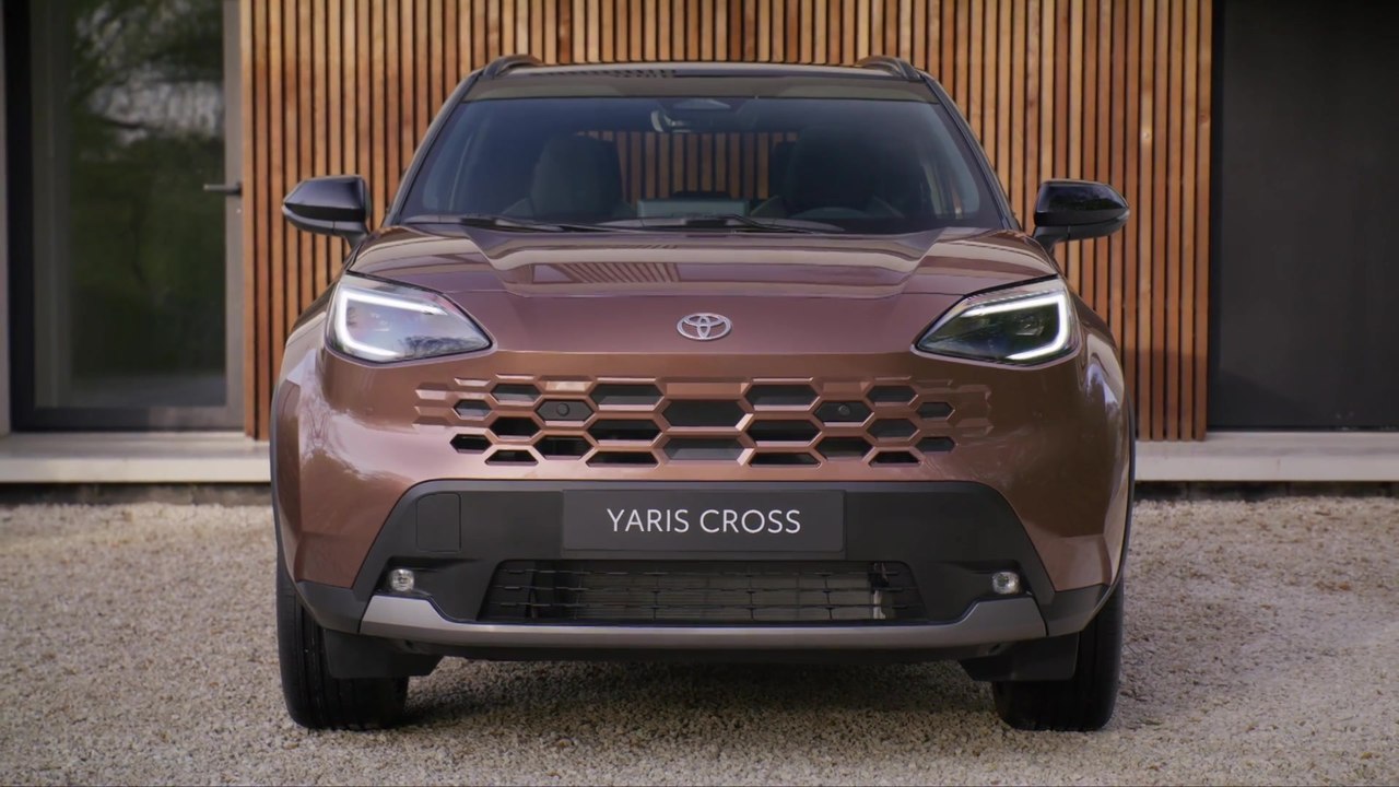 Toyota Yaris Cross Design preview in Precious bronze