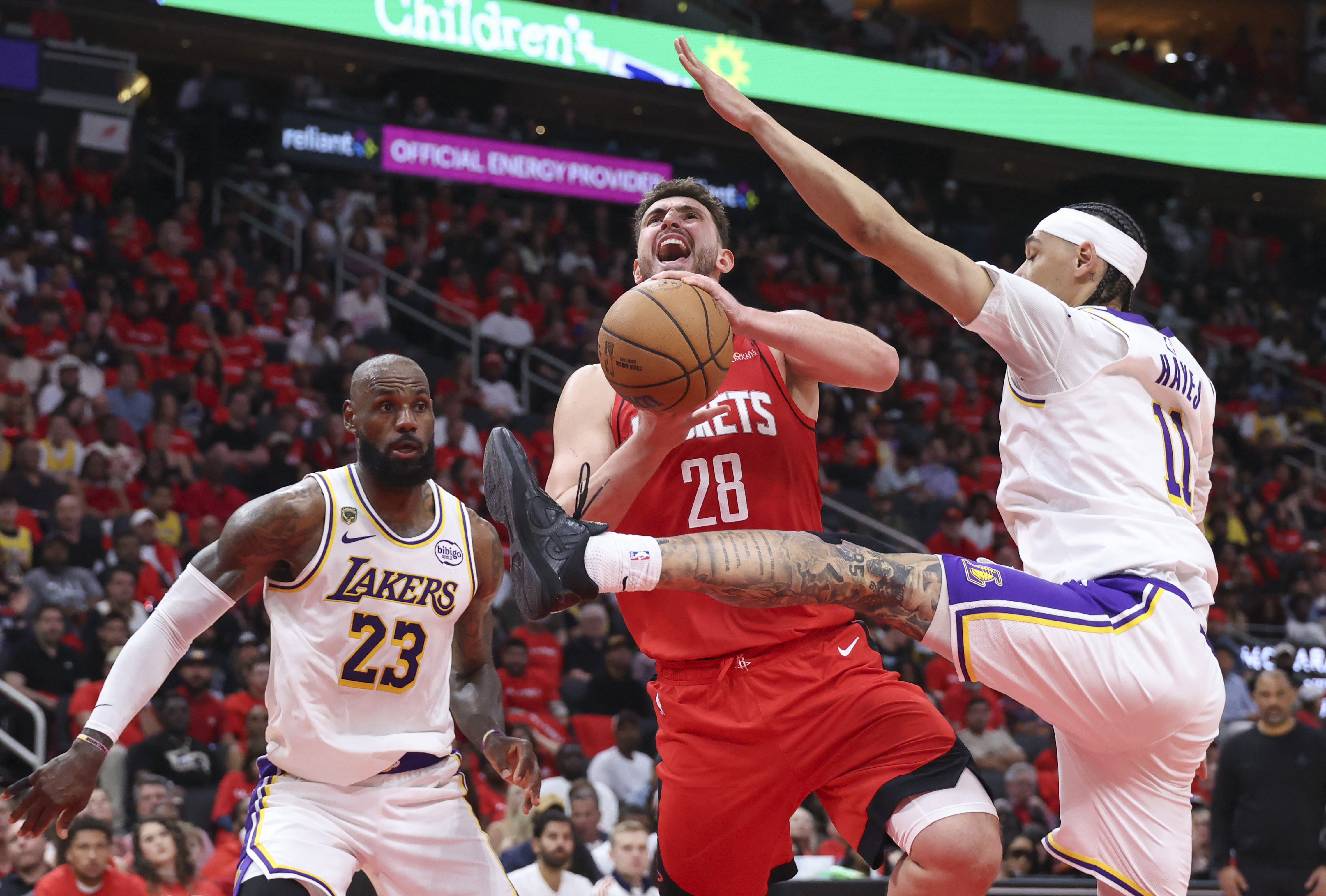 NBA : Les Lakers grillent un premier joker à Houston dans le Game 4