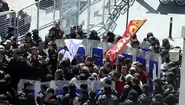 Taksim'de 1 Mayıs anmasına polis müdahalesi: Birçok kişi gözaltına alındı