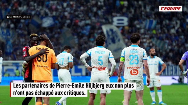 Franck McCourt, les dirigeants et les joueurs de l'OM visés par des banderoles déployées au Vélodrome face à Nice - Foot - Ligue 1 - OM
