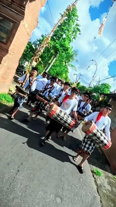 Gong Baleganjur Ngarap adalah bentuk pengembangan modern dari musik gamelan Baleganjur tradisional Bali yang difungsikan sebagai media kreativitas seni, kompetisi dan pertunjukan.  #BaleganjurNgarap #BaleganjurBali #GamelanBali #BudayaBali #SenimanBali