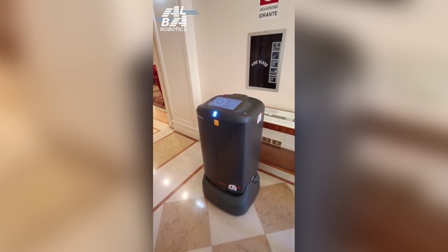 Robot nei servizi, boom a Torino: alberghi, ristoranti e industria li usano per sopperire alla carenza di personale. Ecco l'automa a spasso per l'Hotel Sitea