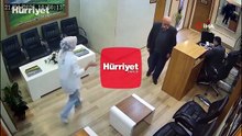 Belediye personeline satırla saldırı anı kamerada