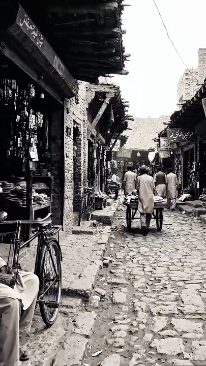 an old Pakistani bazar