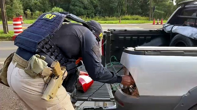 PRF prende mãe e filho com carga milionária de iPhones na BR-277