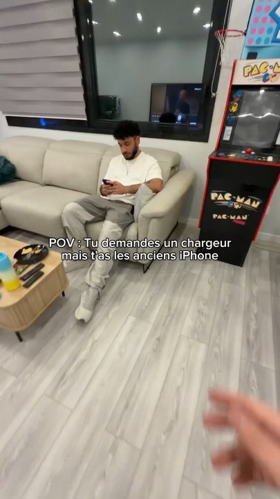 Tu demandes encore un chargeur Lightning ?